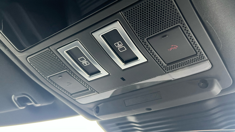 Land Rover Discovery 3.0 D300 R-Dynamic SE 5dr Auto Diesel Station Wagon